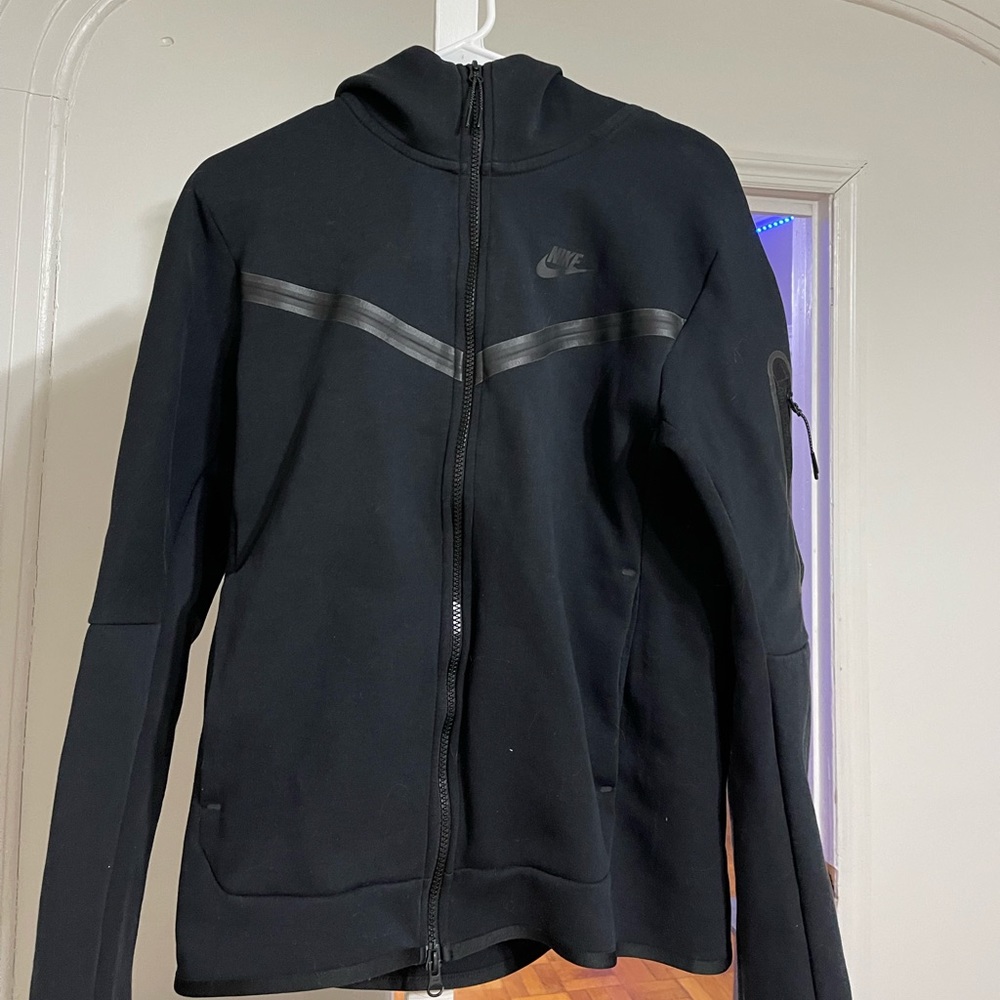 Black men’s nike tech